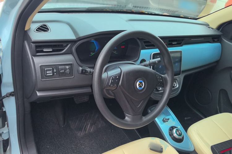 Used Brilliance Xinri i03 2021 410 km 38.54 kWh Center Console