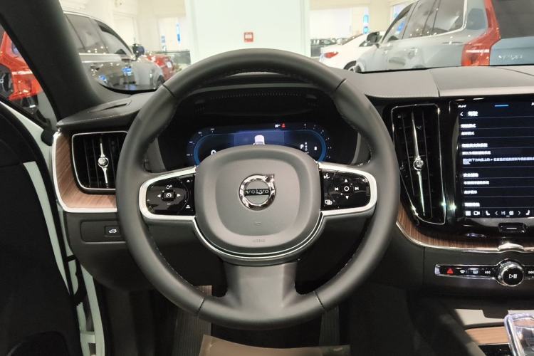 Used Volvo XC60 2025 B5 Four-Wheel Drive Smart & Advanced Luxury Edition