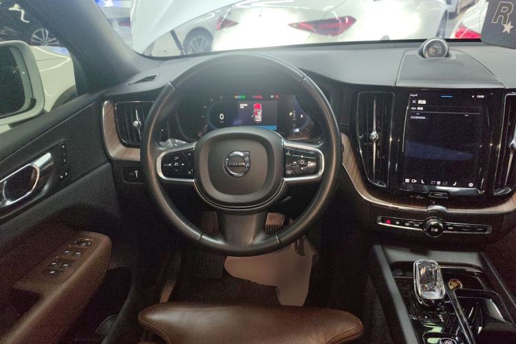 Used Volvo XC60 2022 B5 4x4 Smart Luxury Edition