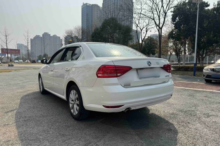 Used Volkswagen Lavida 2015 1.6L Manual Comfort Edition Exterior 3