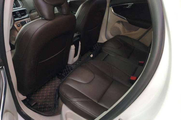 Used Volvo V40 2015 Cross Country T5 AWD Smart Luxury Edition