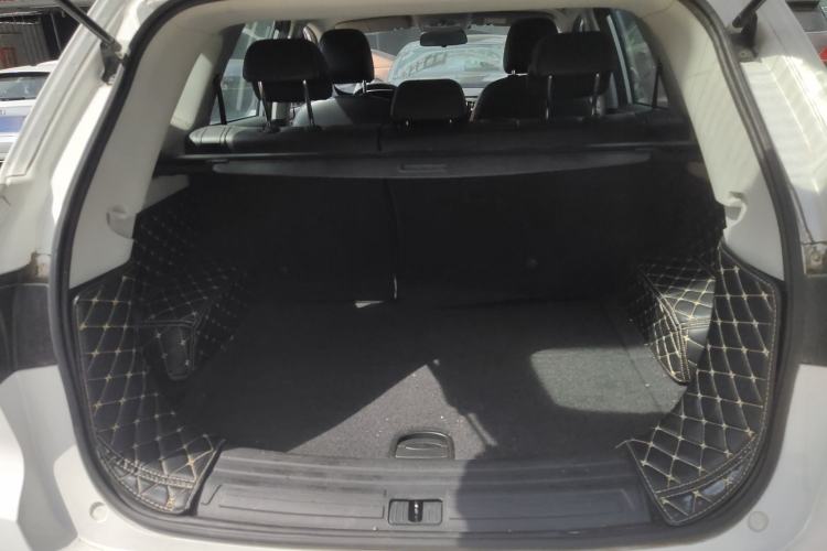 Used Roewe RX5 2018 20T Two-Wheel Drive Automatic Internet Smart Edition Trunk