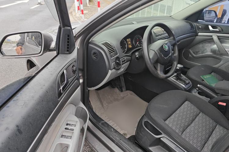 Used Skoda Octavia 2012 1.6L Automatic Yijie Edition Driver Seat