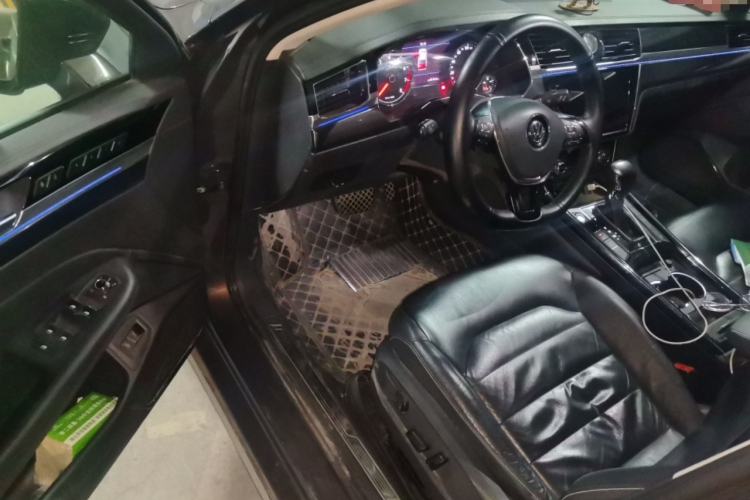 Used Volkswagen Phideon 2018 Revised Version 380TSI Two-Wheel Drive Business Edition Driver Seat