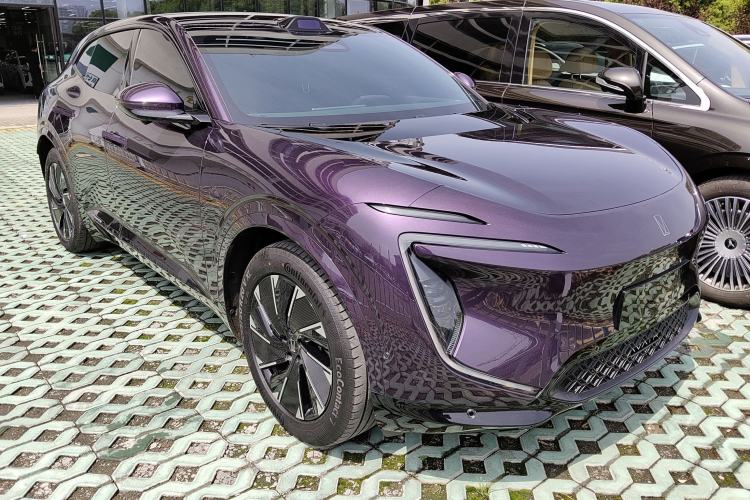 Used Avatr 07 2024 Max Extended-Range Edition Front Right 45 Deg