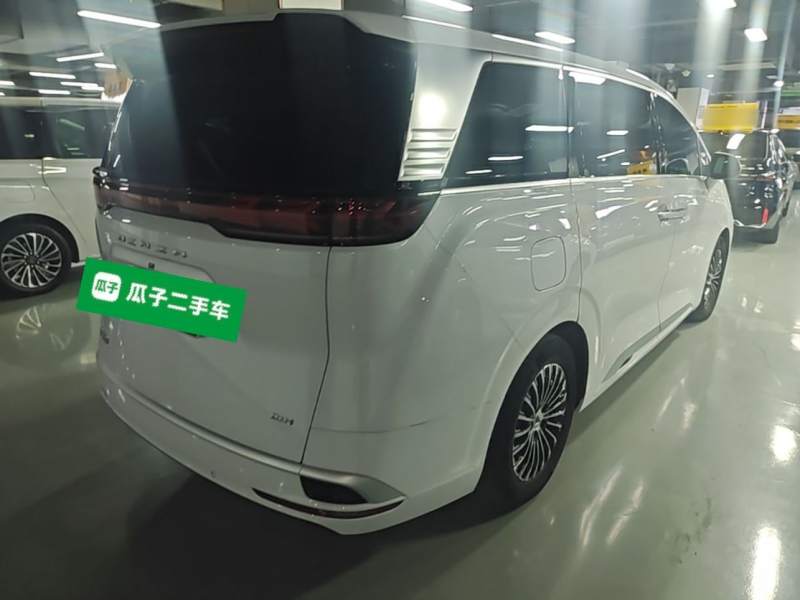 Used Denza D9 2022 DM-i 1040 Prestige Model — 6