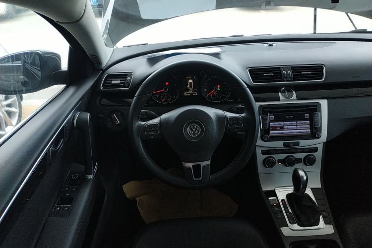Used Volkswagen Magotan 2015 1.8TSI Luxury Model Steering Wheel
