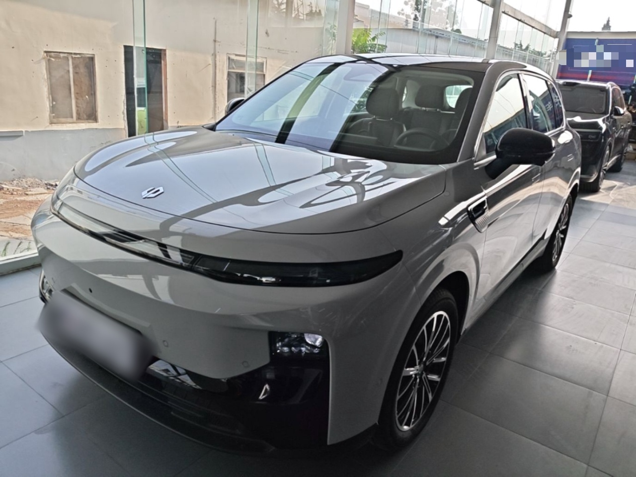 Unter der Vorderseite des Autos