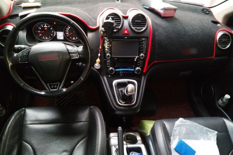 Used Haval H6 2013 Upgraded Model 1.5T Manual Two-Wheel Drive Urban Version
