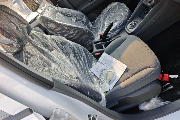 Used Wuling Hongguang New Energy 2025 Extended-Range Hybrid 50 km Utility Version Right Front Seat