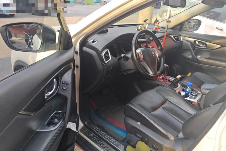 Used Nissan X-Trail 2014 2.5L CVT Luxury Edition 4WD Driver Seat