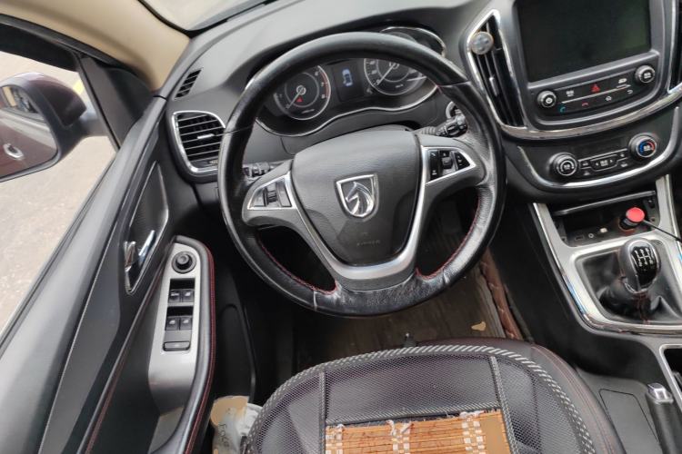 Used Baojun 560 2015 1.8L manual luxury version Steering Wheel