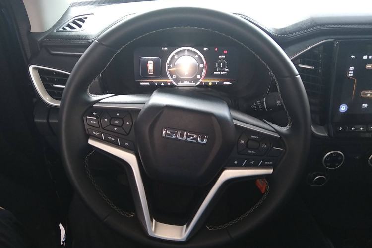 Used Isuzu D-MAX 2023 2.5T Automatic 4x4 Diesel Flagship Long Wheelbase Model
