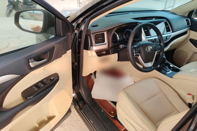 Used Toyota Highlander 2018 2.0T Two-Wheel Drive Elite Edition 7 Seats China VI Standard Driver Seat
