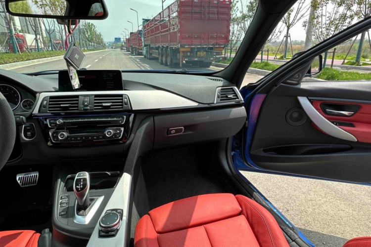 Used BMW 3 Series 2017 330i M Sport Edition Interior 4