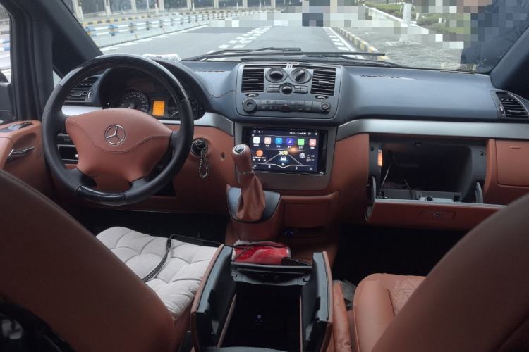 Used Mercedes-Benz Vito 2011 2.5L 7-seater executive version