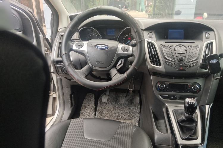 Used Ford Focus 2012 Hatchback 1.6L Manual Fashion Edition
