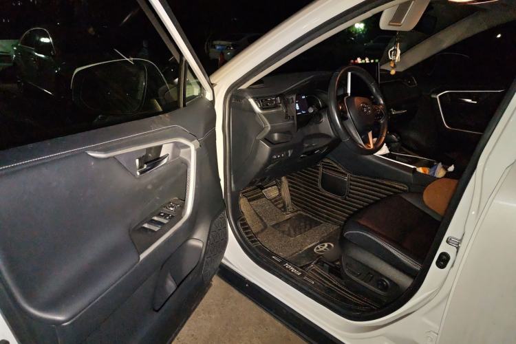 Used Toyota RAV4 2021 2.0L CVT Two-Wheel Drive Fashion PLUS Edition
