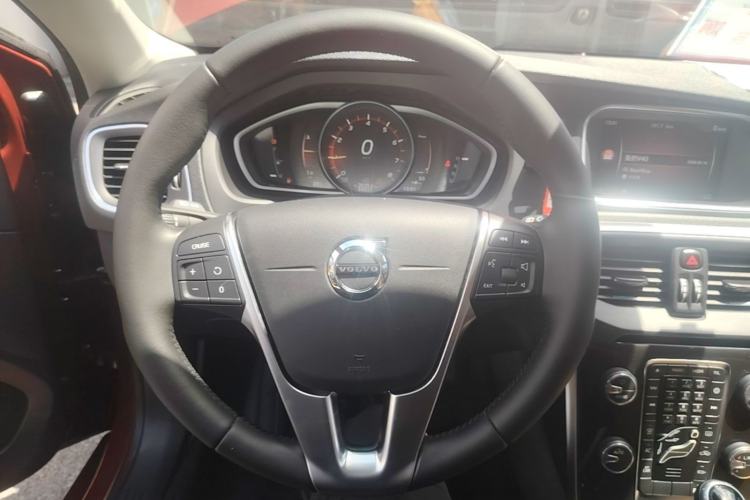 Used Volvo V40 2018 T3 Zhiyi Edition