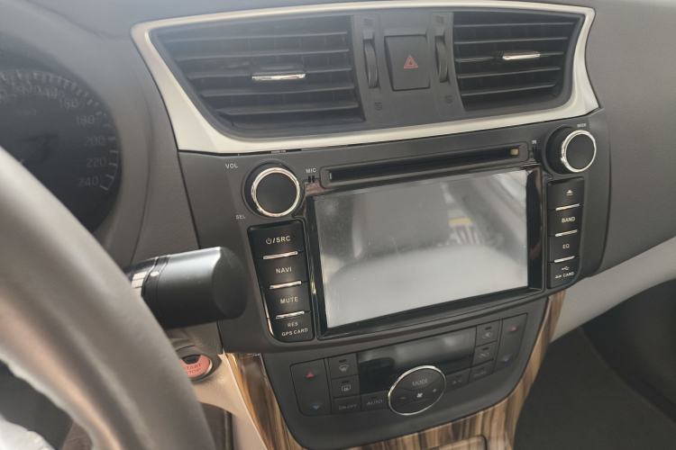 Used Nissan Sylphy 2014 1.6XV CVT Deluxe Edition Interior 4