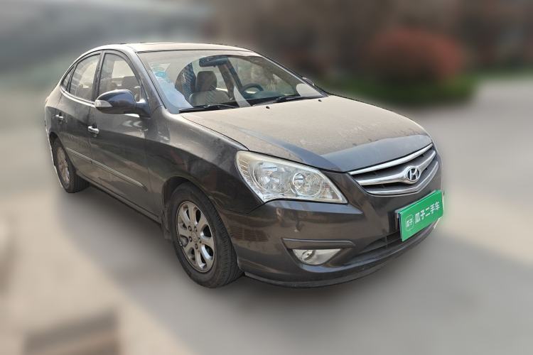 Used Hyundai Celesta 2010 1.6L AT GLS Front Right 45 Deg