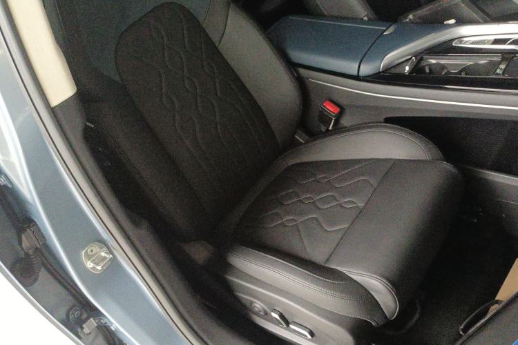 Used VOYAH FREE 2021 Four-Wheel Drive Standard Range-Extended Exclusive Luxury Package
