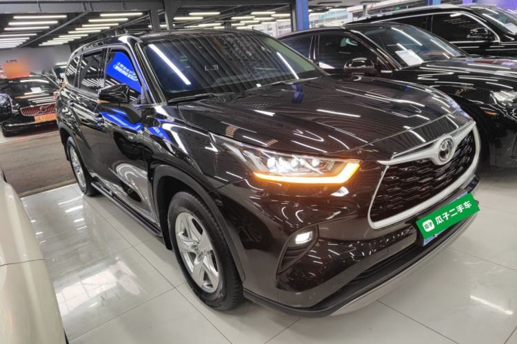 Used Toyota Highlander 2024 2.5L Smart e-Power Dual-Motor All-Wheel-Drive Elite Version – 7 Seats Front Right 45 Deg