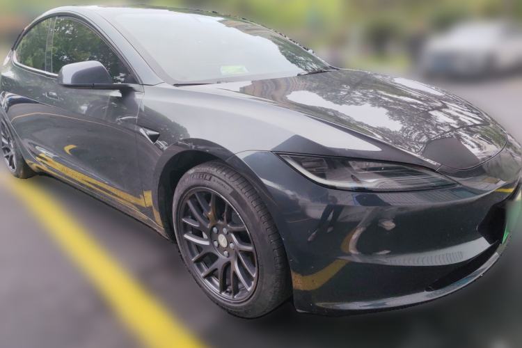 Used Tesla Model 3 2023 Rear-Wheel-Drive Version Front Right 45 Deg