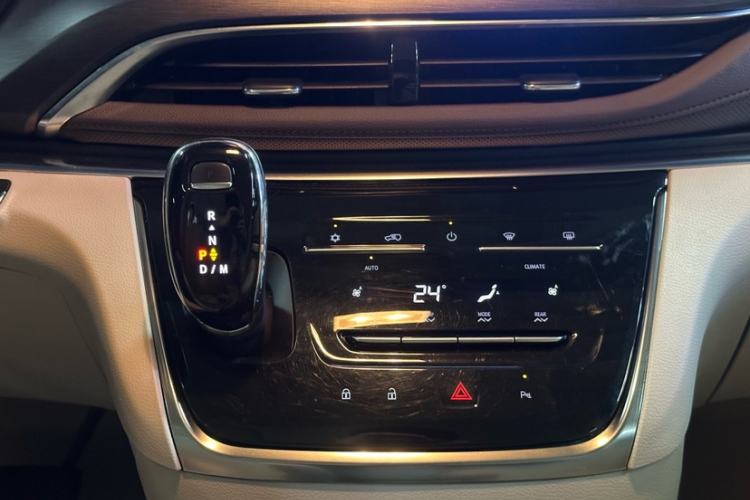 Used Buick GL8 2023 Land Executive Class Comfort Model