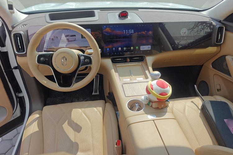 Used Hima AITO M8 2025 Extended-Range Max+ Version 53.4 kWh 6-Seater Edition Center Console