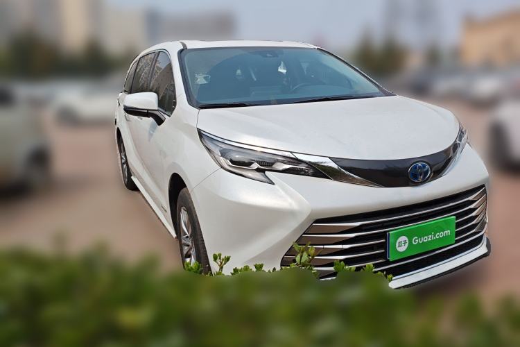 Used Toyota SIENNA 2024 2.5L Hybrid Comfort Edition Front Right 45 Deg