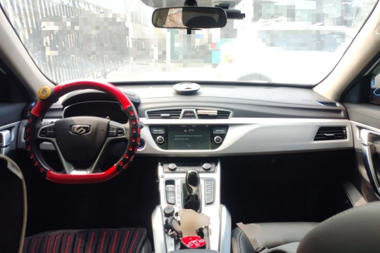 Used Geely Auto Emgrand X7 Sport 2016 1.8TD Automatic ZhiShang Model Center Console