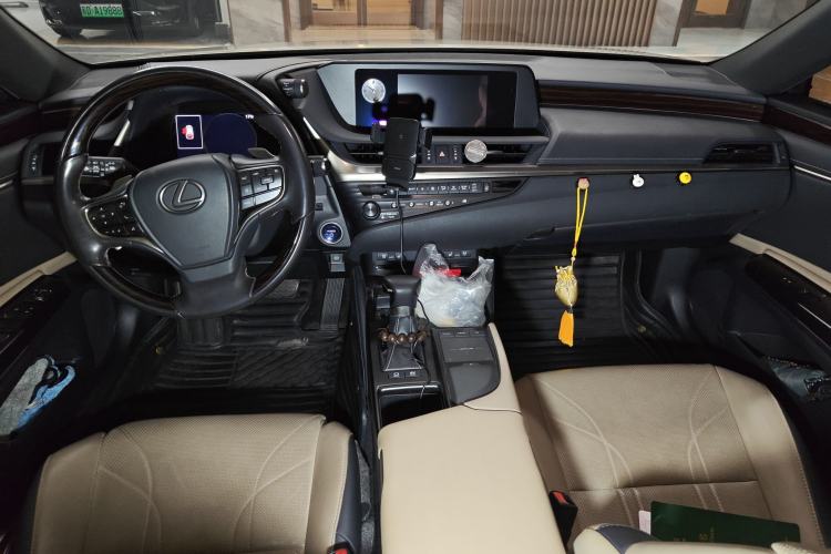 Used Lexus ES 2018 300h Premium Edition China V Standard
