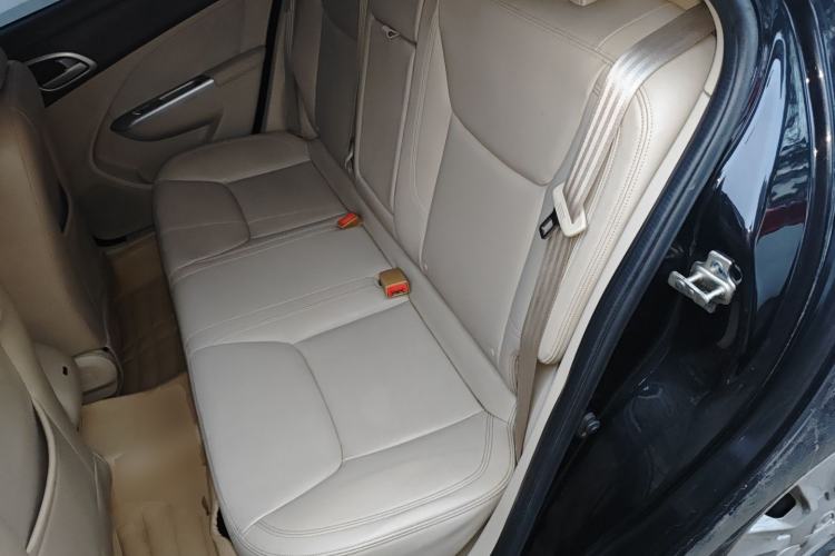 Used Baojun 630 2014 1.5L manual standard version
