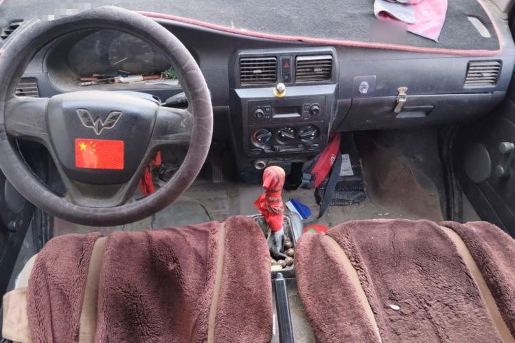 Used Wuling Rongguang Small Truck 2017 1.2L Double-Cab Basic Model LSI Center Console