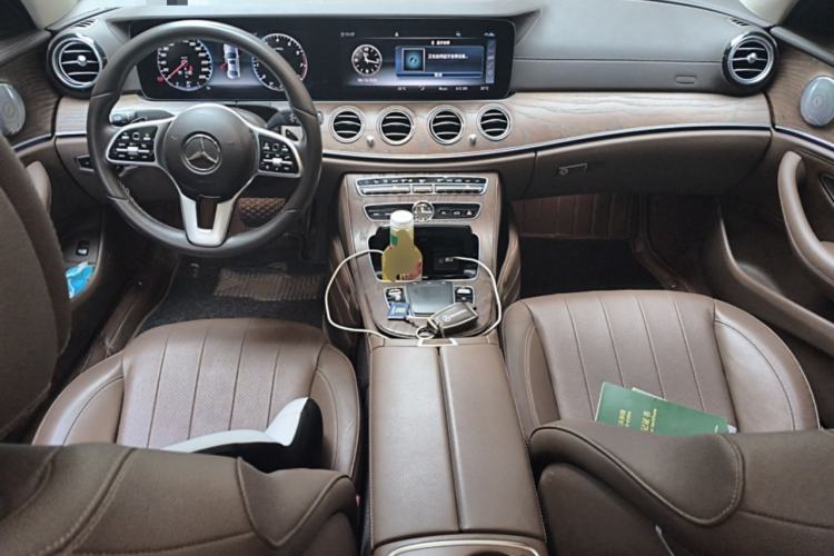 Used Mercedes-Benz E-Class 2019 Facelifted E 300 L Stylish Version Center Console