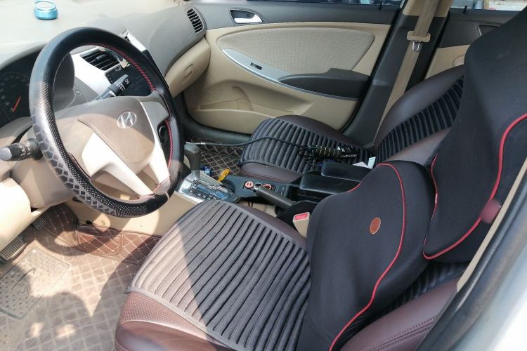 Used Hyundai Verna (older generation) 2010 Sedan 1.4L Automatic Comfort Model GS Left Front Seat