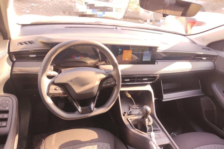 Used Roewe i5 2026 Model 1.5L Manual Comfort Version Center Console