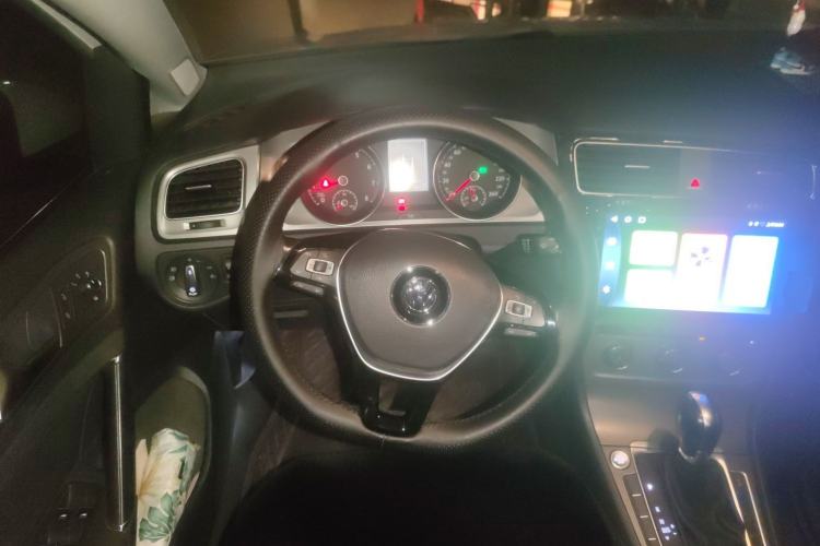 Used Volkswagen Golf 2014 1.4TSI Automatic Luxury Model
