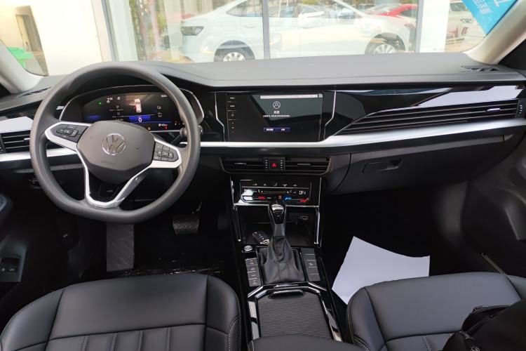 Used Volkswagen Passat New Energy 2025 430 PHEV Hybrid Business Edition Center Console