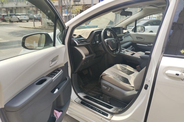 Used Toyota SIENNA 2023 2.5L Hybrid Comfort Edition Driver Seat