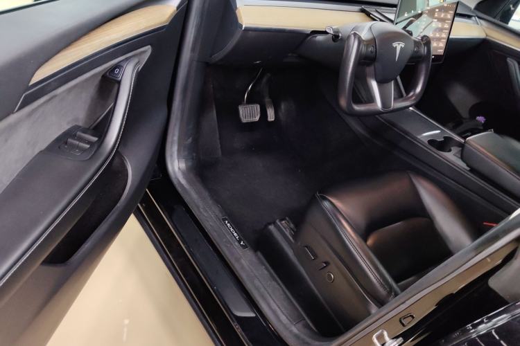 Used Tesla Model Y 2022 Long-Range All-Wheel-Drive Version