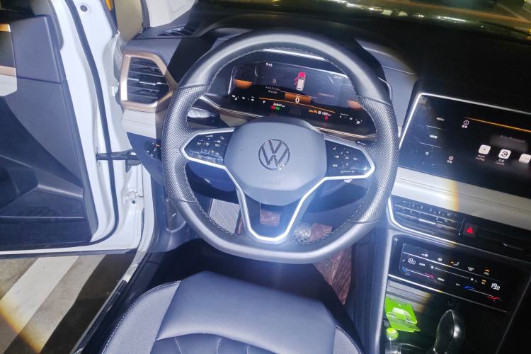 Used Volkswagen Tharu 2023 300TSI Two-Wheel-Drive Moonlight Edition