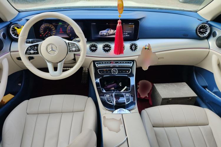 Used Mercedes-Benz E-Class 2020 E 260 4MATIC Convertible Coupe Center Console