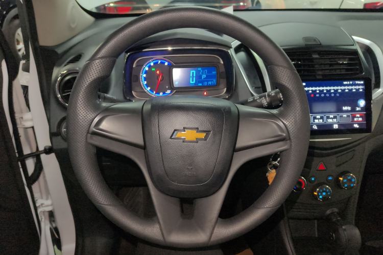 Used Chevrolet Trax 2016 1.4T Automatic Two-Wheel Drive Comfort Version with Sunroof Steering Wheel