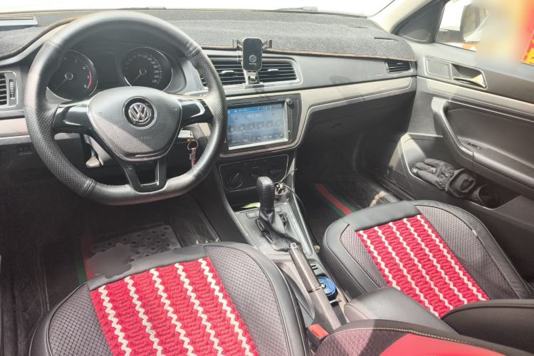 Used Volkswagen Lavida 2015 1.6L Automatic Comfort Edition Center Console