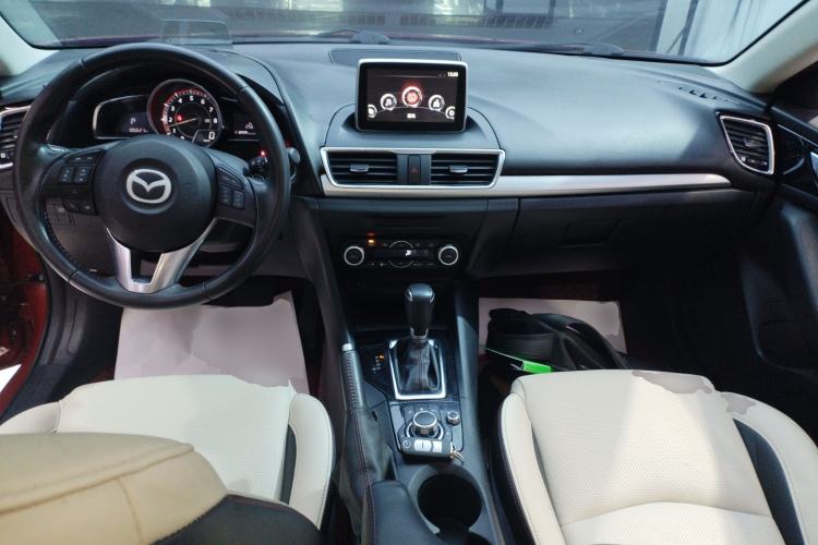 Used Mazda 3 Axela 2014 Sedan 2.0L Automatic Flagship Model Center Console