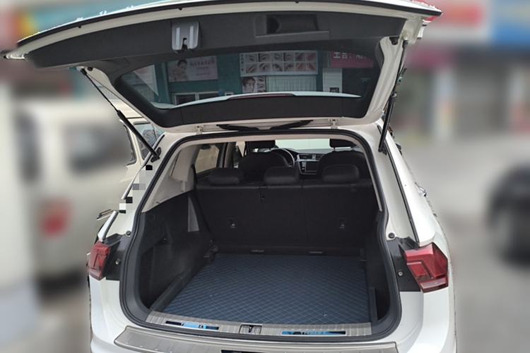 Used Volkswagen Tiguan L 2017 330TSI Automatic Two-Wheel Drive Luxury Edition Trunk