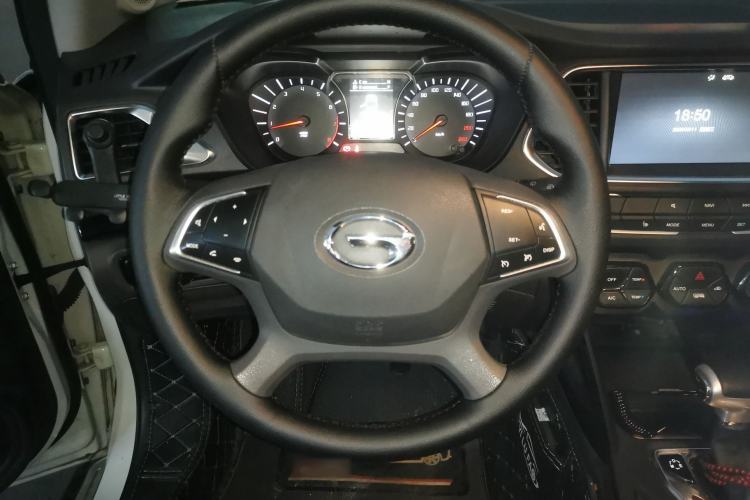 Used GAC Trumpchi GS4 2017 235T Automatic Two-Wheel Drive Luxury Smart Connectivity Version Steering Wheel