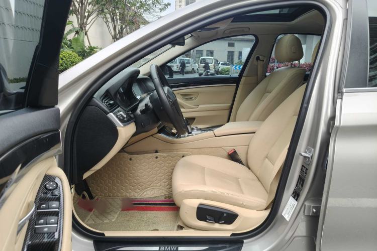 Used BMW 5 Series 2014 520i Elegant Edition Interior 3
